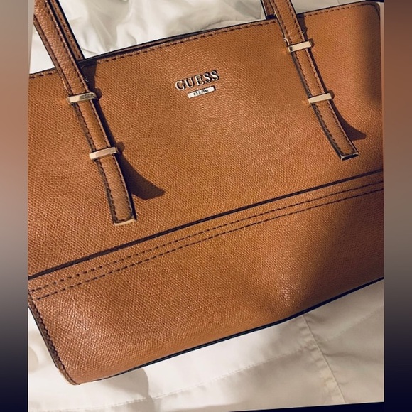 VINTAGE (Y2K) AUTHENTIC GUESS EST 1981 HANDBAG/SHOULDER BAG COGNAC/BROWN - Picture 4 of 13